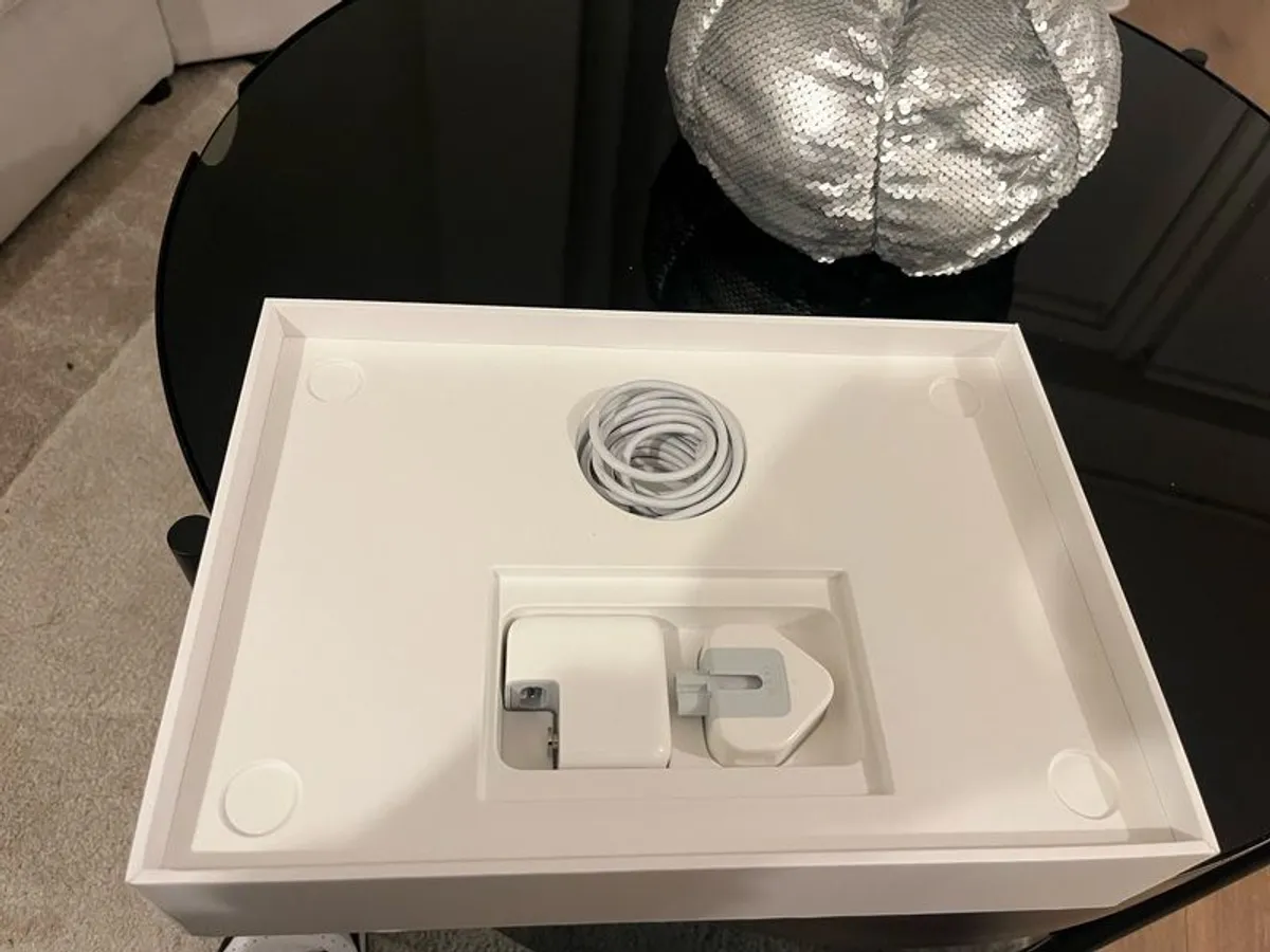 Macbook Air - Image 3