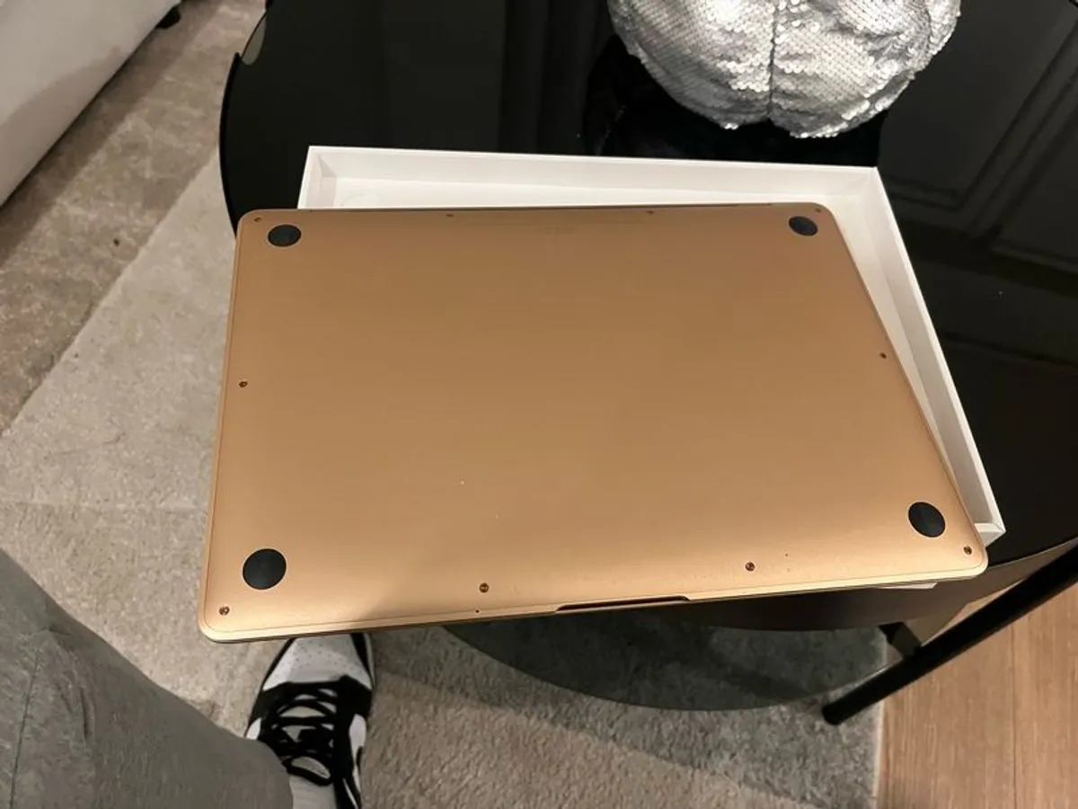 Macbook Air - Image 4