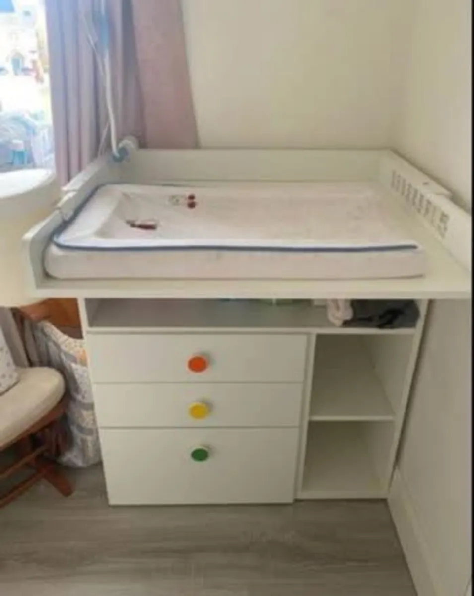 Baby changing cabinet