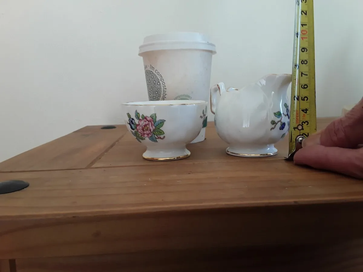 collectibleSmall Aynsley bone china jug and bowl - Image 3