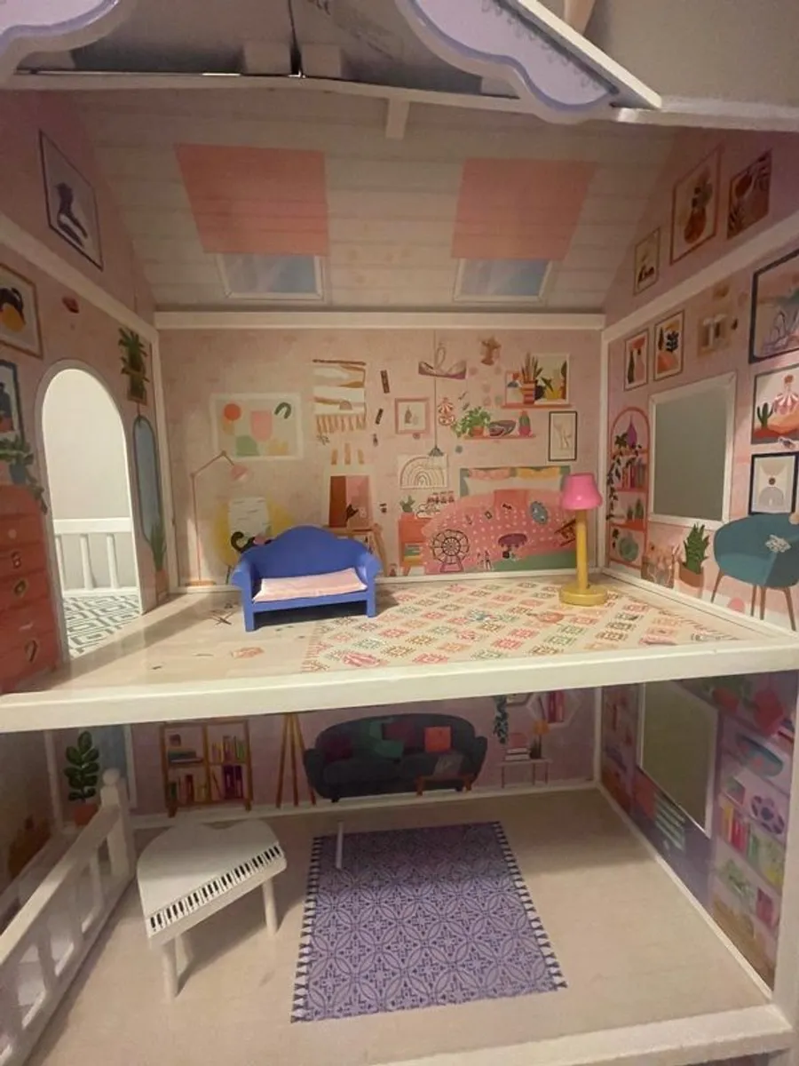 Sadie's Wooden Dollhouse - Image 3