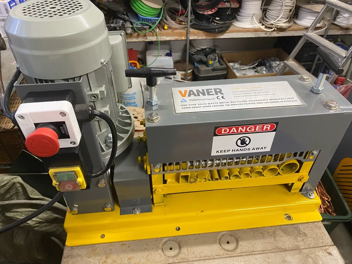 Automatic wire stripping machine - Image 1