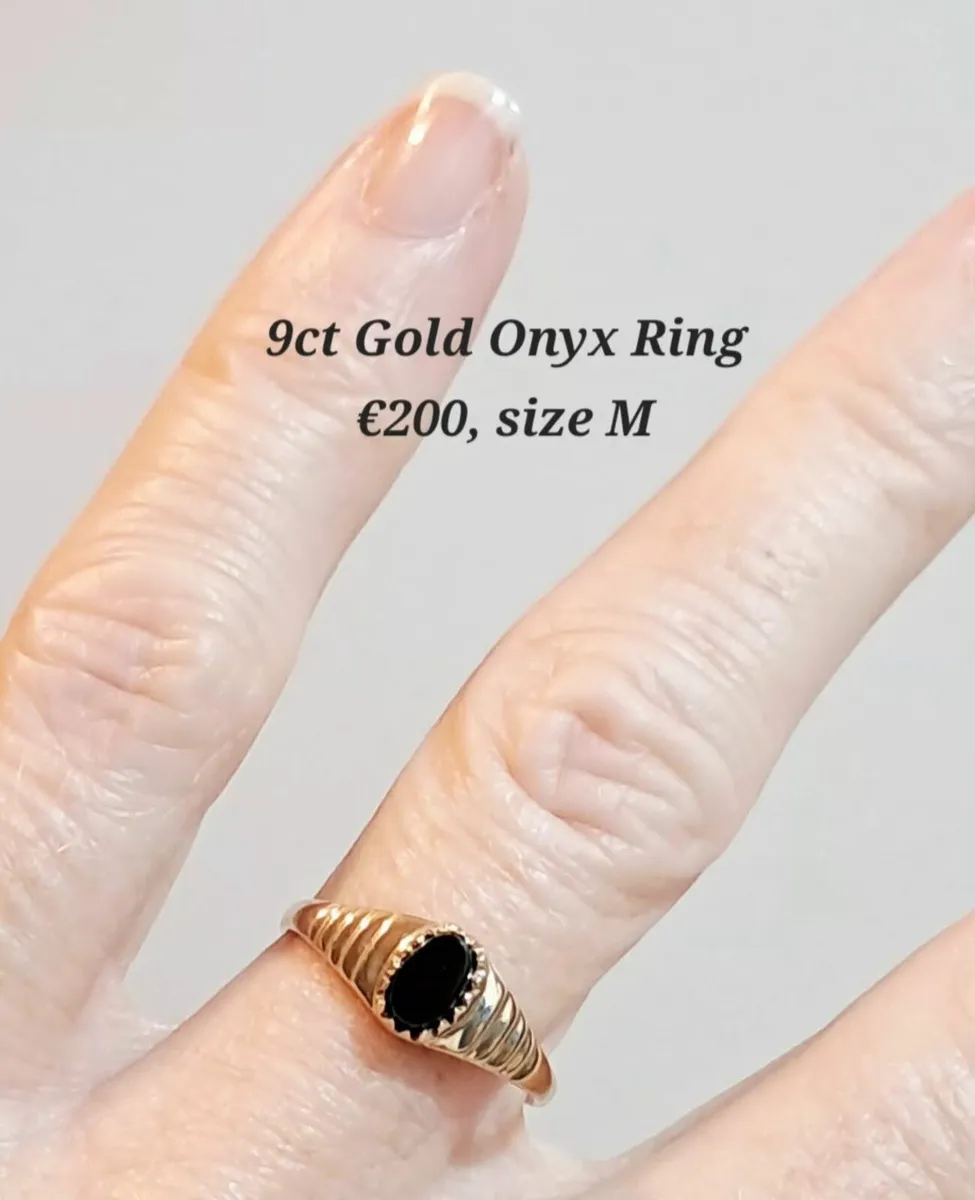 9ct Gold Onyx Ring - Image 1