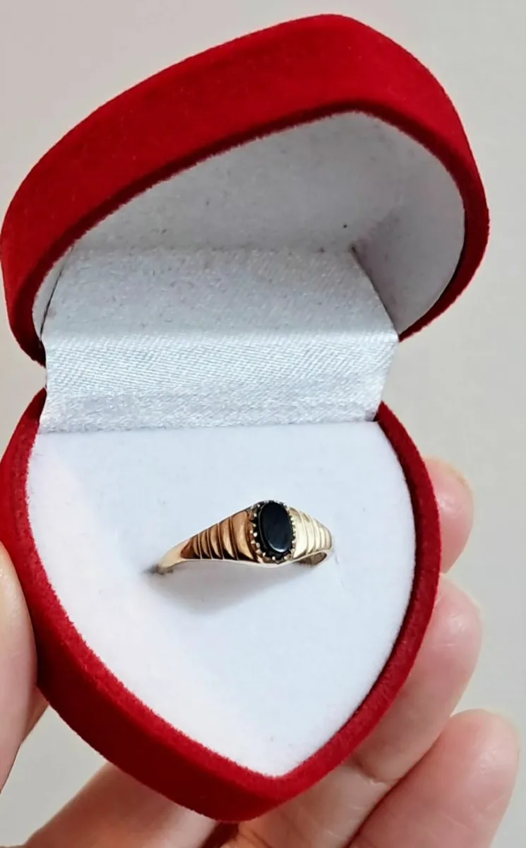 9ct Gold Onyx Ring - Image 2