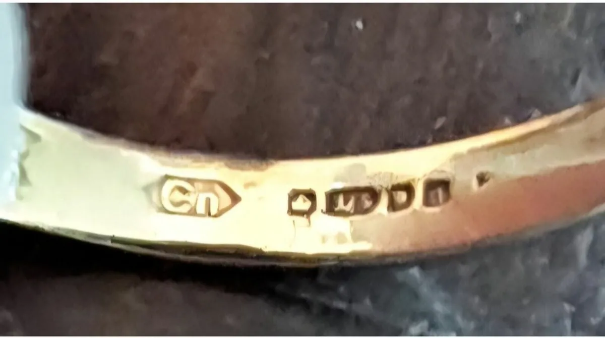 9ct Gold Ring, Size M - Image 2