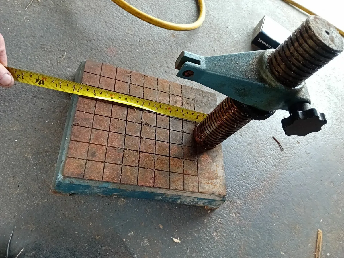 Tooling stands - Image 1