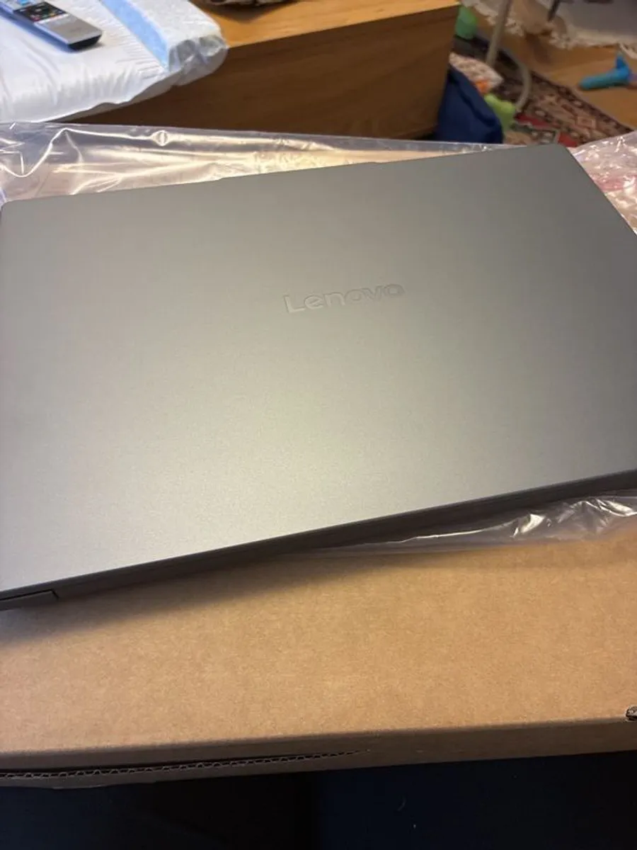 Lenovo IdeaPad Slim 3 - Image 2