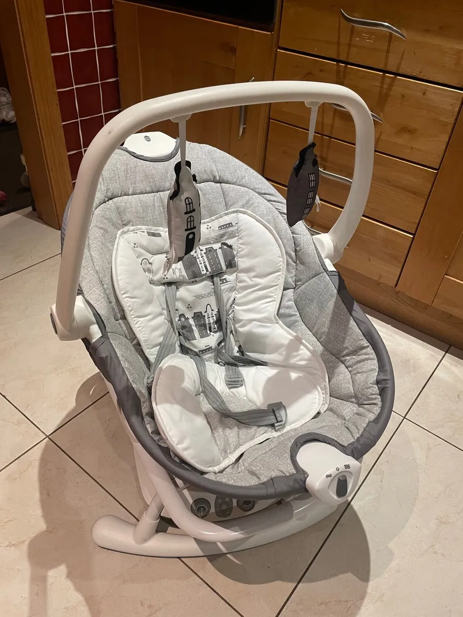 Baby swing - Image 1