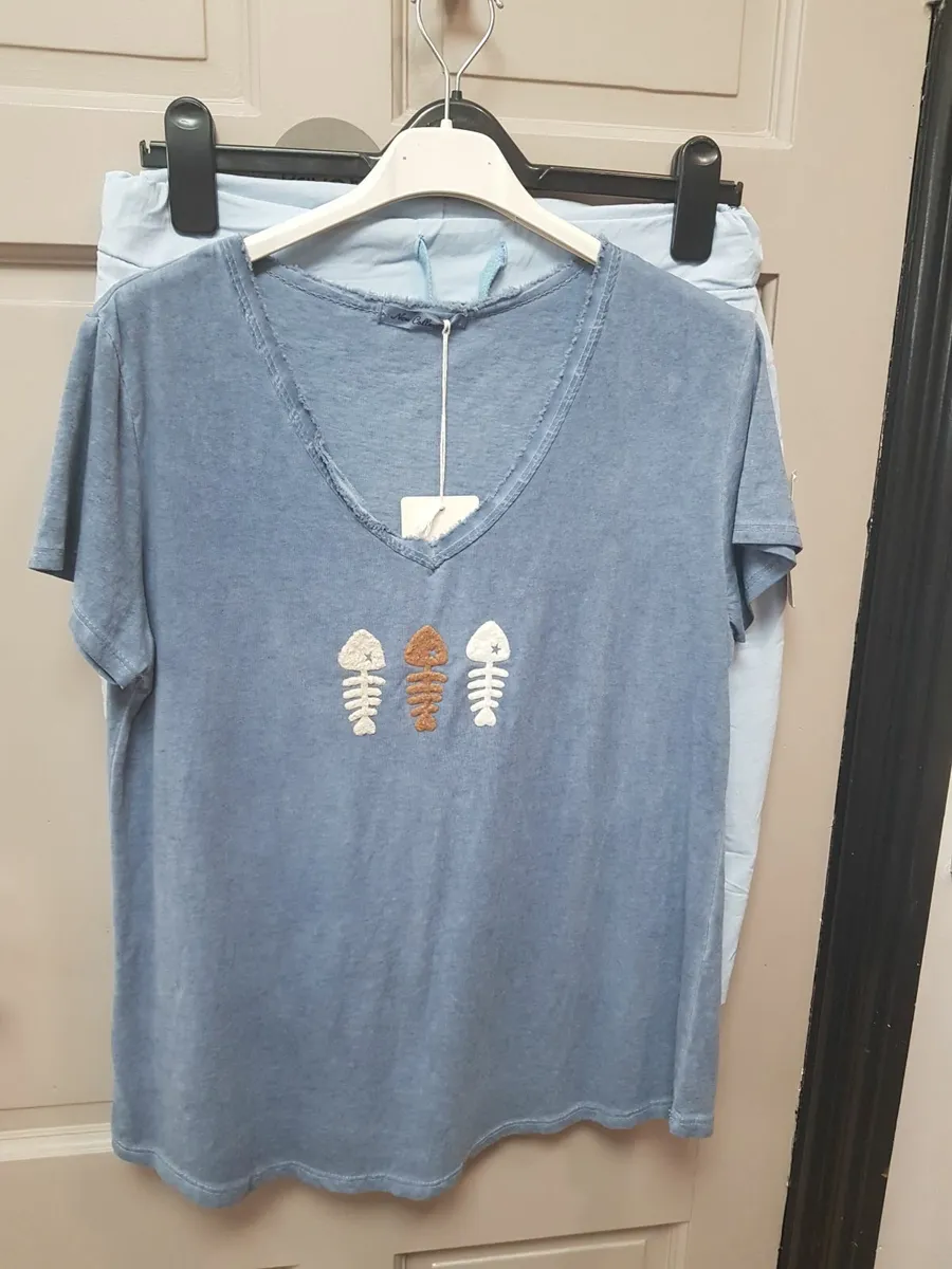 4 tops one sz fits 10/14.........14e - Image 4