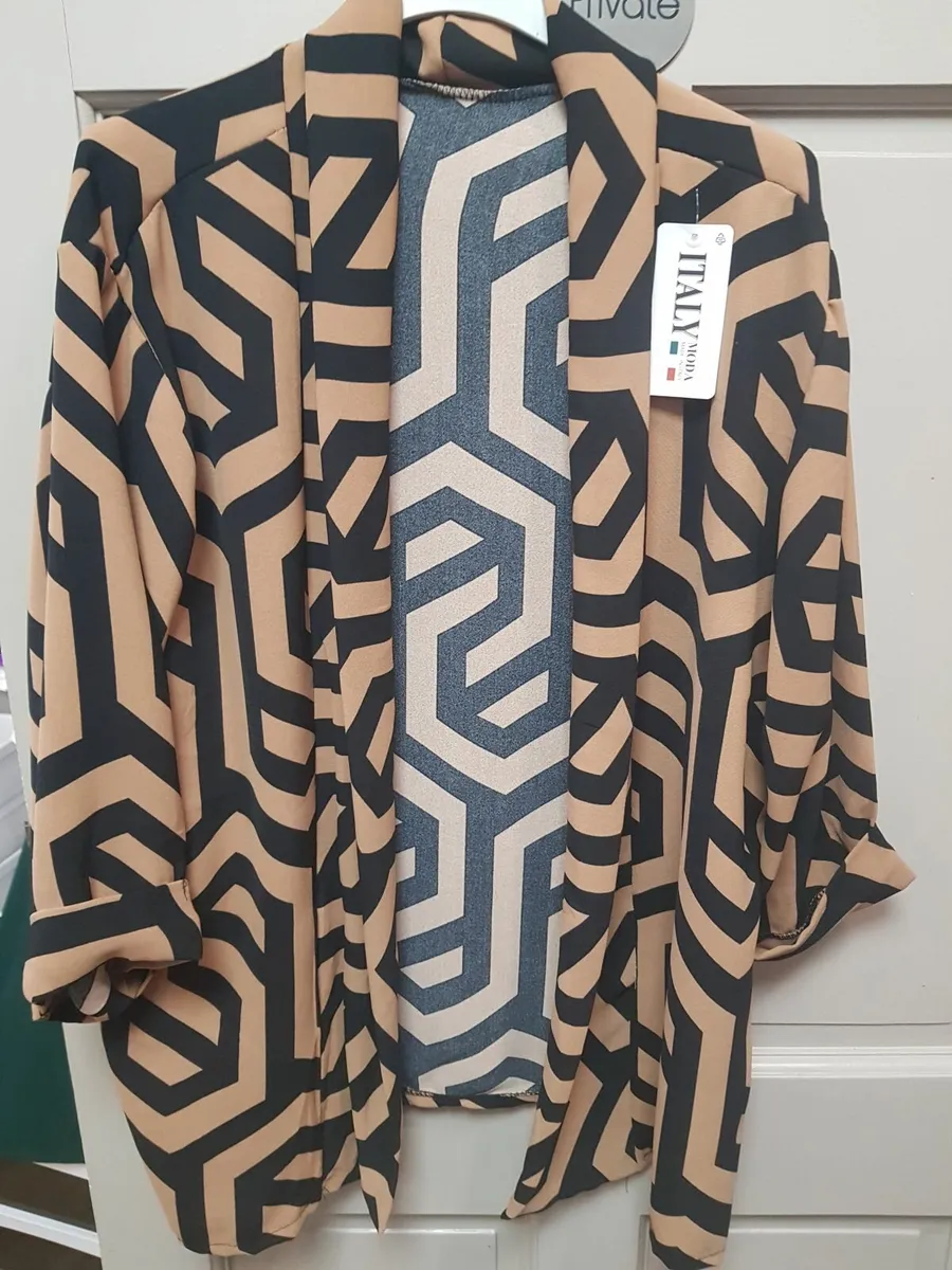 4 tops one sz fits 10/14.........14e - Image 1