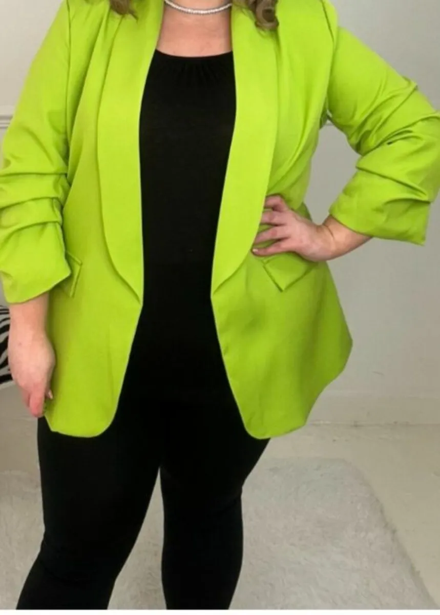 Plus sz blazers 14/18.....24e - Image 3