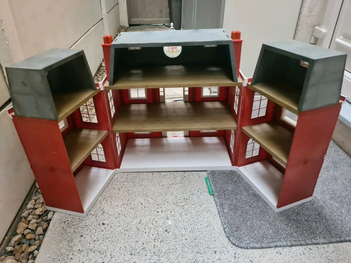 Sylvanian Family Doll House - Image 3
