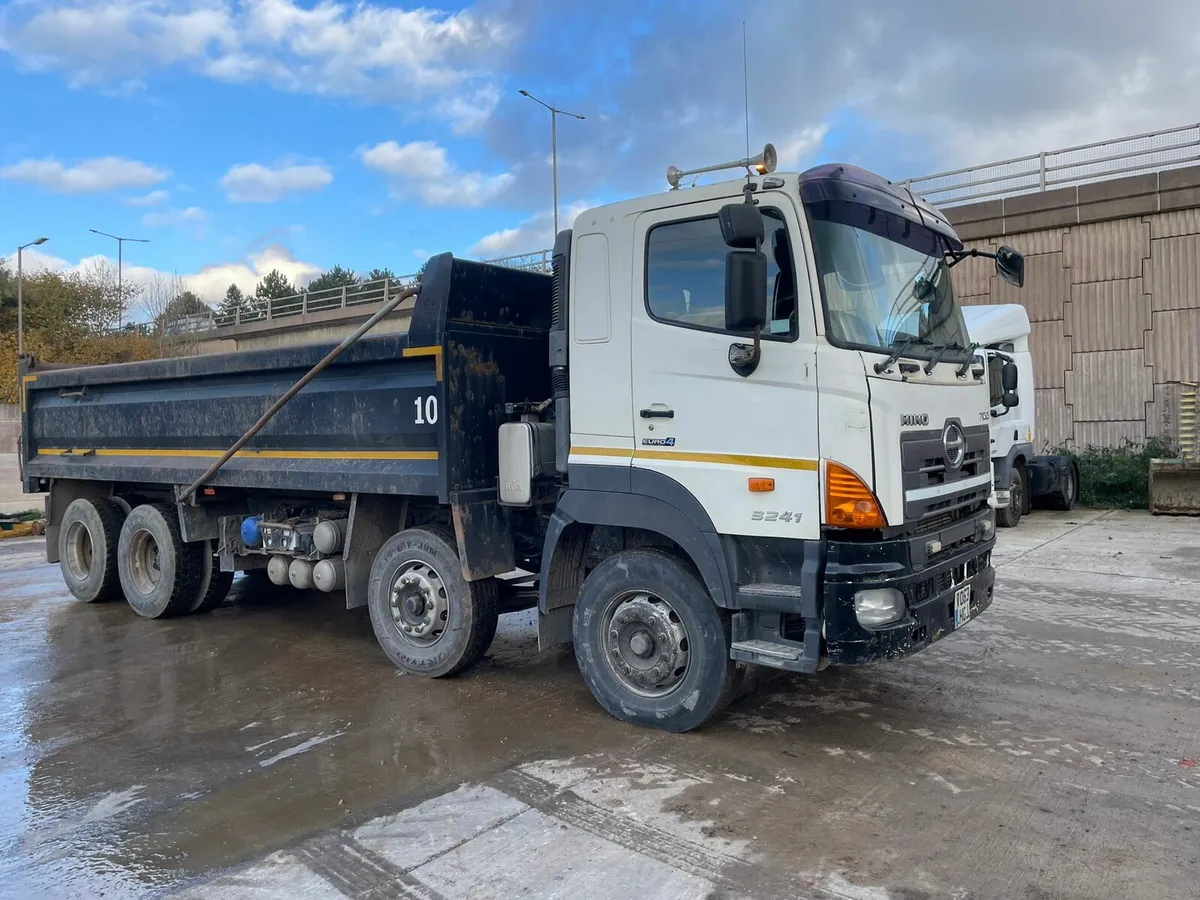 Hino tipper - Image 4