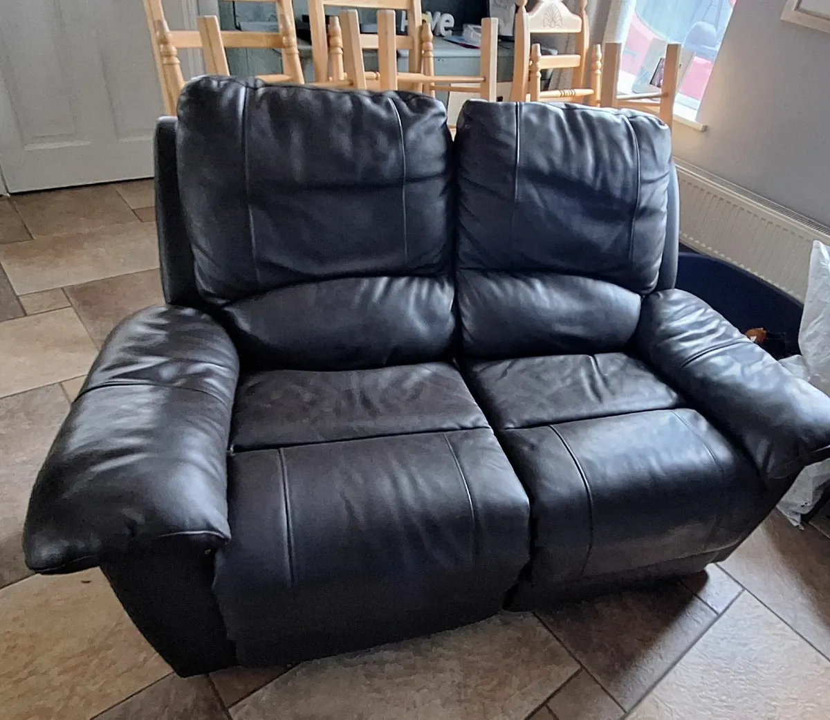 2 seater reclining leather couch - Image 1
