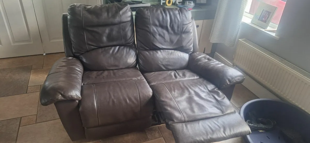 2 seater reclining leather couch - Image 2