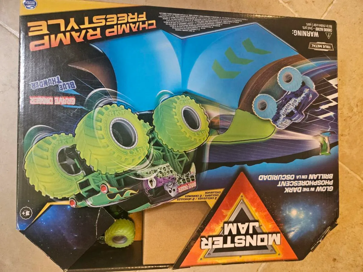 Monster Jam Champ Ramp Freestyle Set