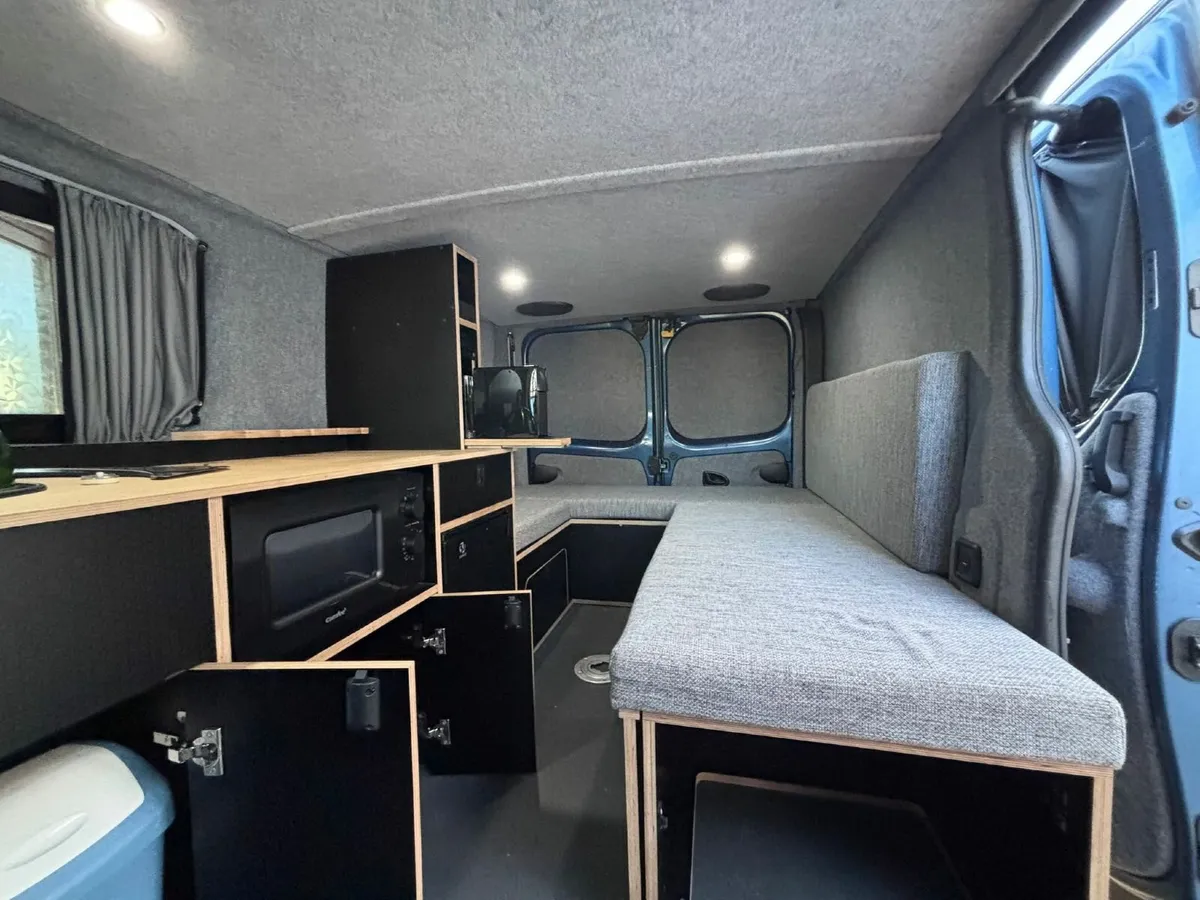 Van - Image 4