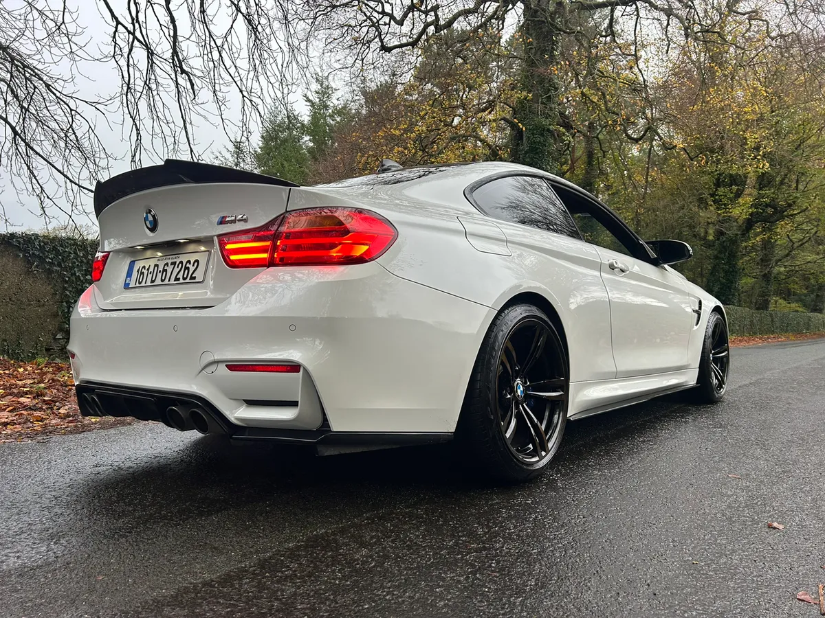 161 BMW M4 DCT F82 MINERAL WHITE LOW KMS - Image 2