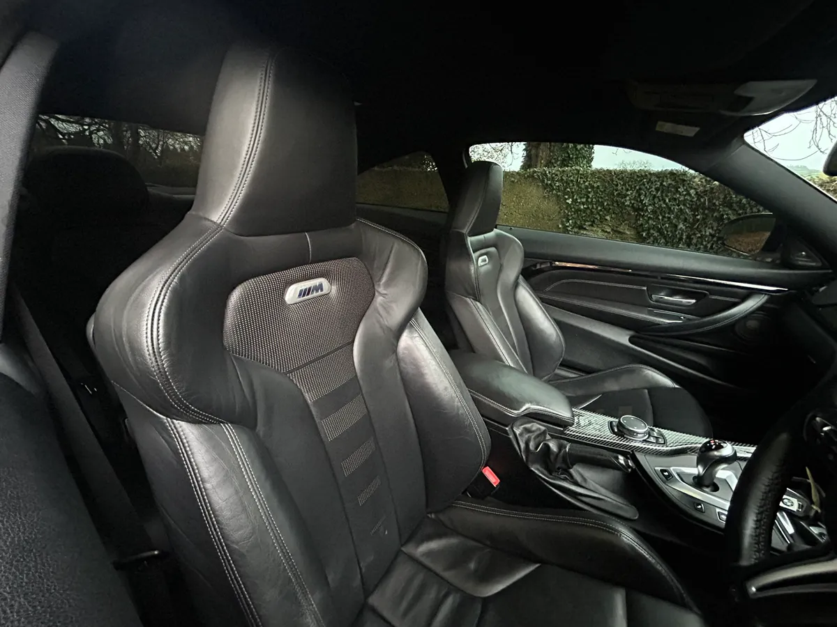 161 BMW M4 DCT F82 MINERAL WHITE LOW KMS - Image 4