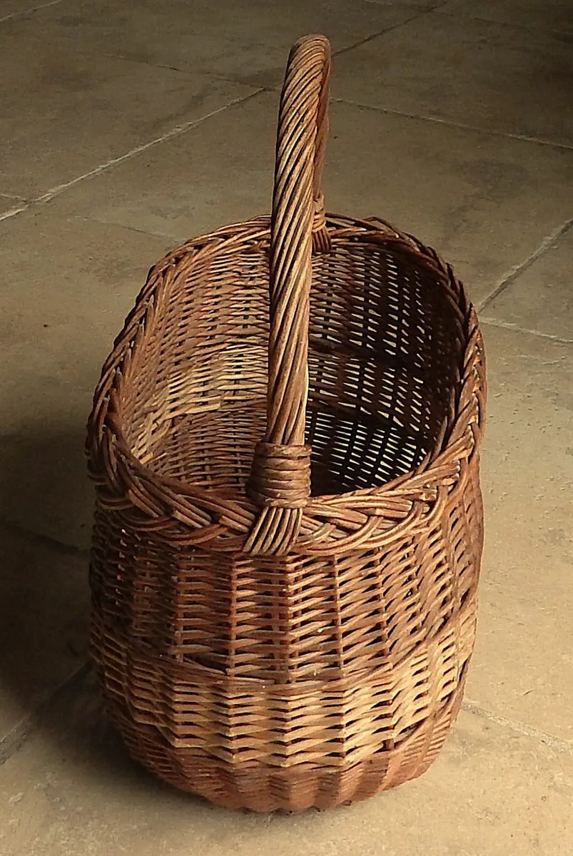 Traditional Vintage Wicker Basket - Image 2
