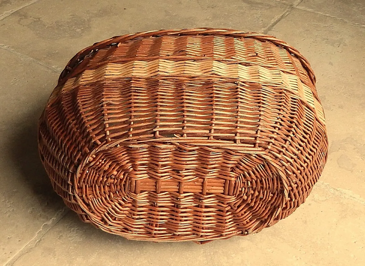 Traditional Vintage Wicker Basket - Image 3