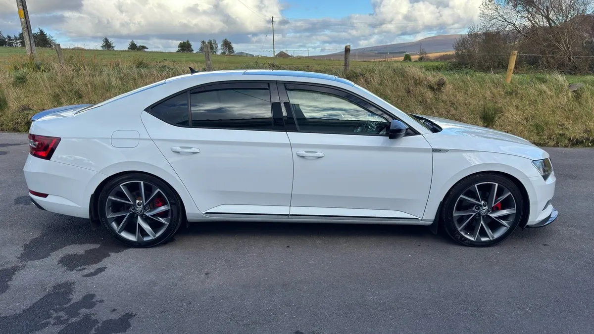 Skoda Superb Sportline 2018 - Image 2