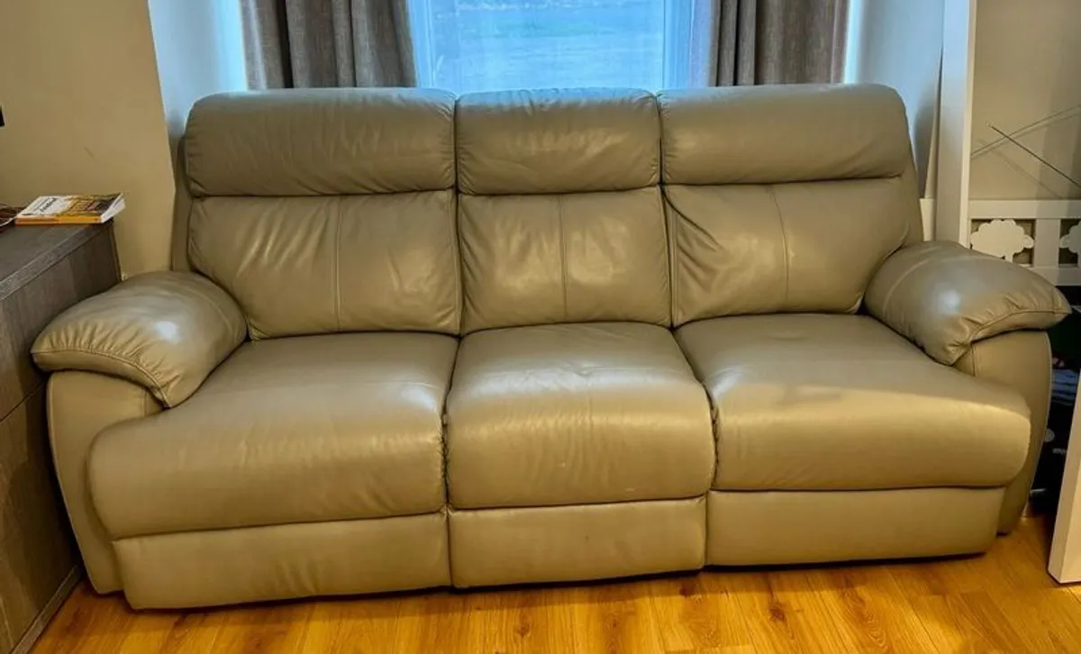 Sofa- 3 seater recliner, genuine lather very good condition - Image 1
