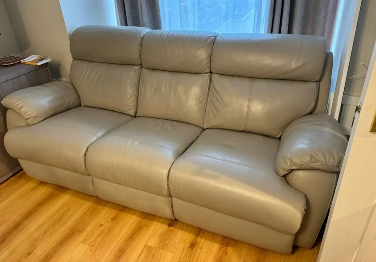 Sofa- 3 seater recliner, genuine lather very good condition - Image 2