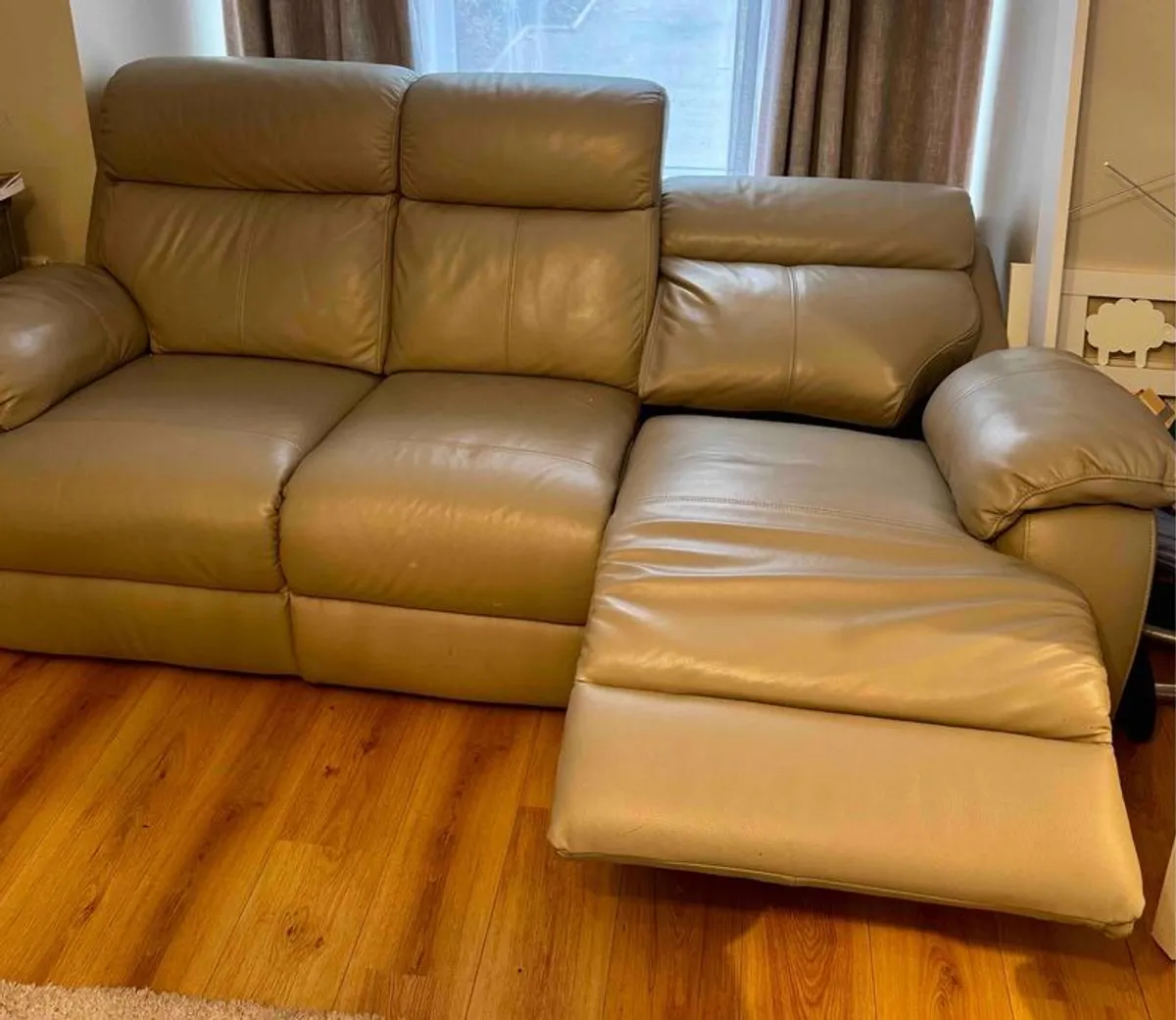 Sofa- 3 seater recliner, genuine lather very good condition - Image 3