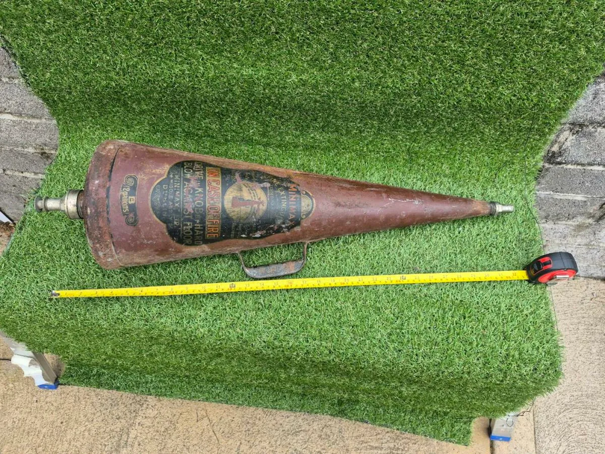 2 Vintage fire extingushers - Image 1