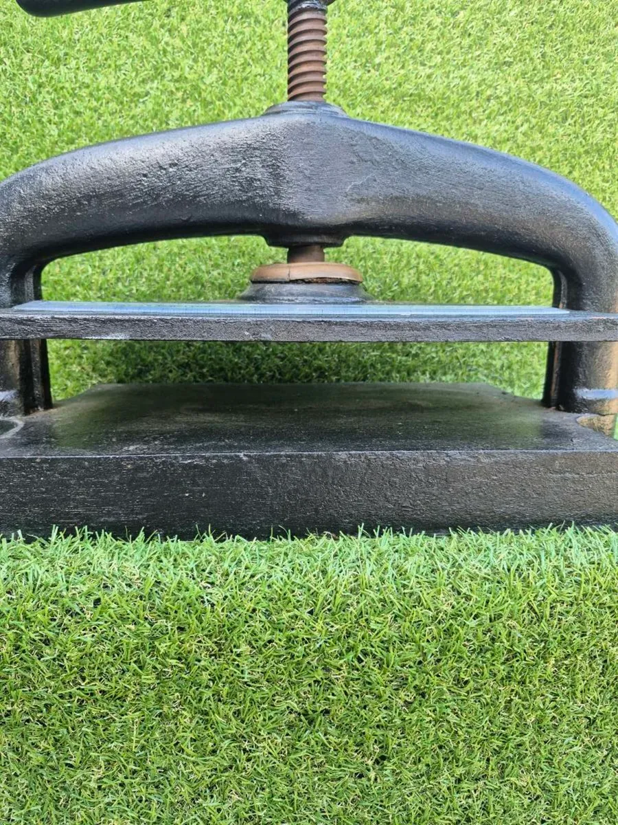 Vintage book press - Image 3