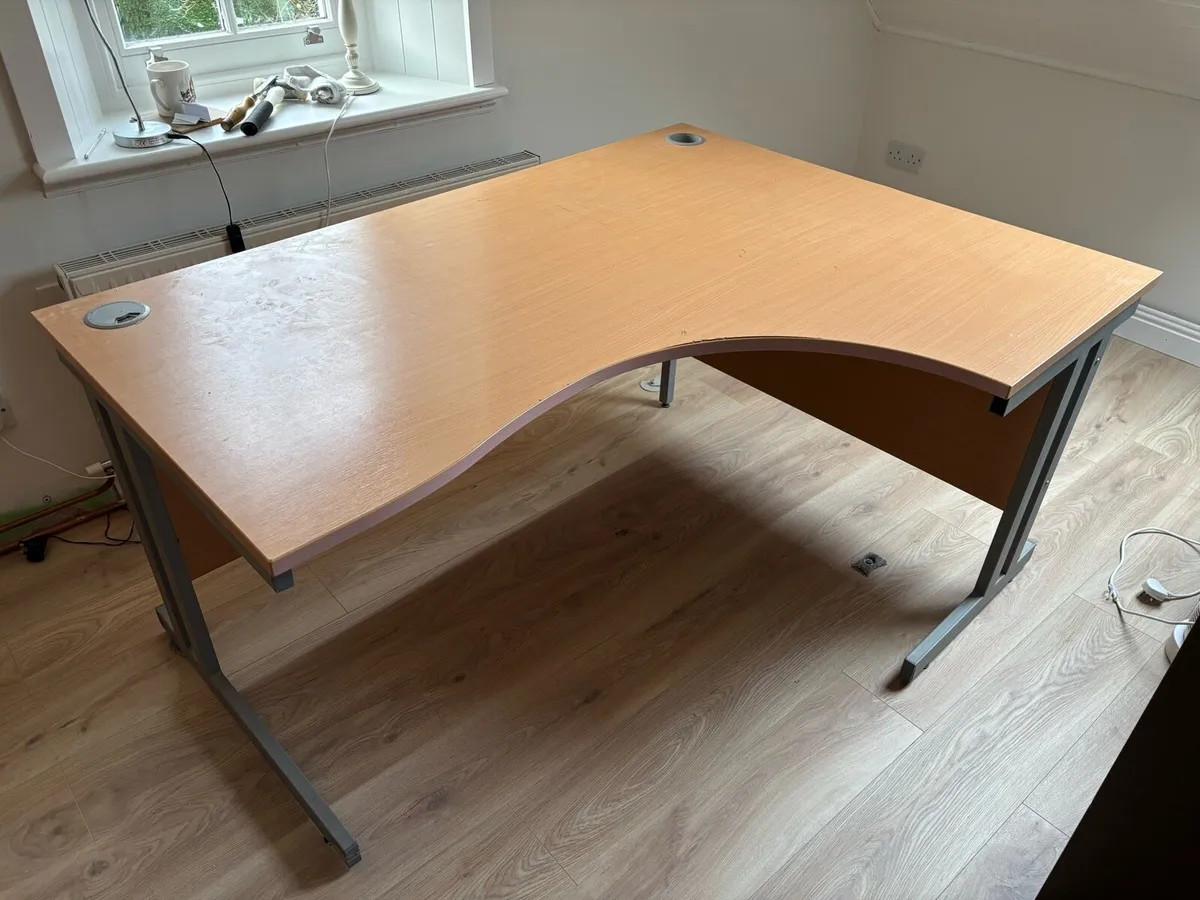 Office desk - Image 1