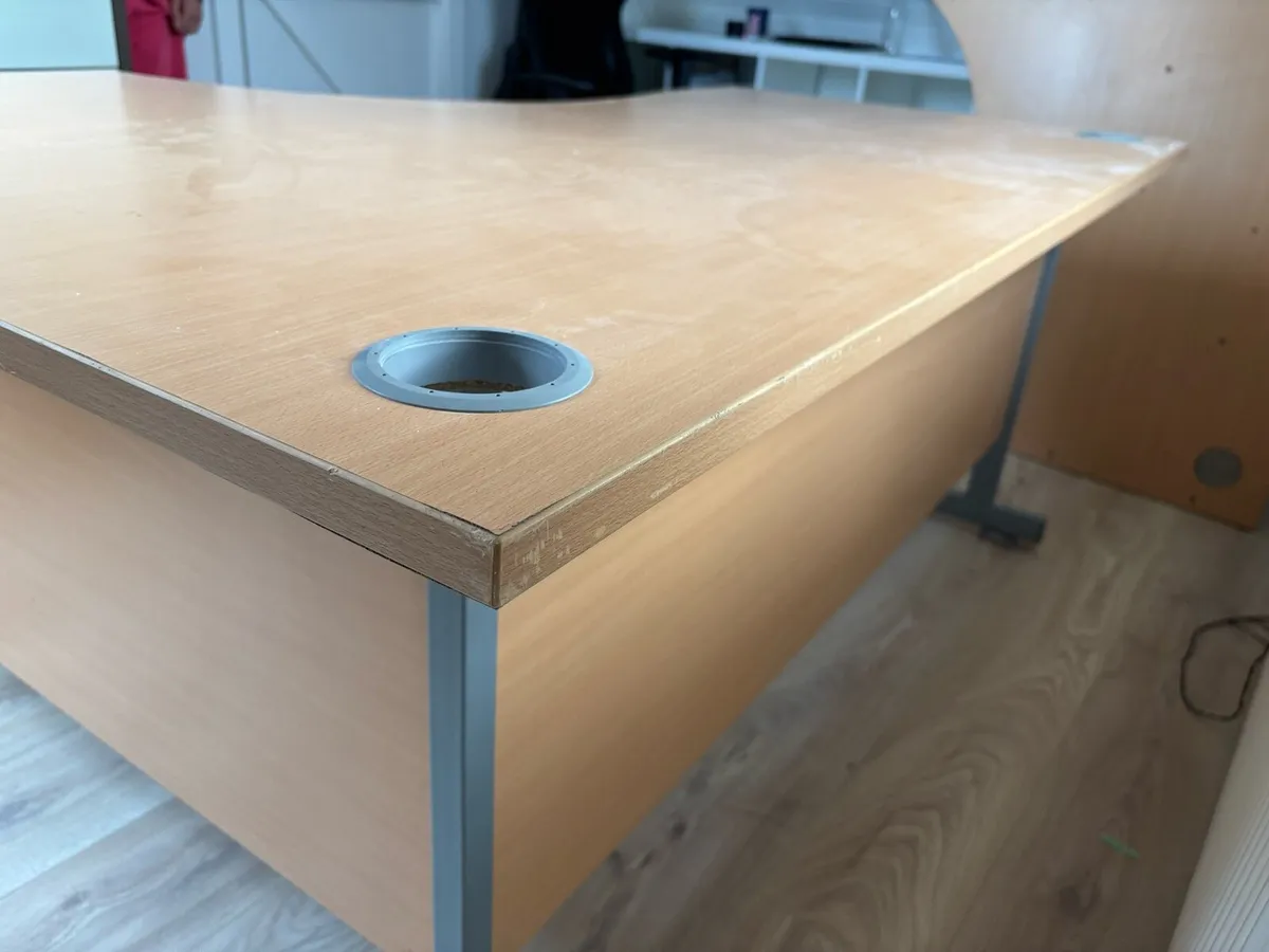 Office desk - Image 4