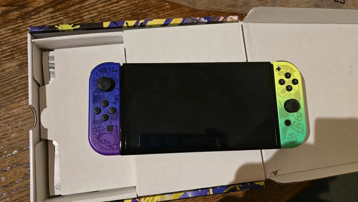 Nintendo Switch OLED - Splatoon 3 Special Edition - Image 1