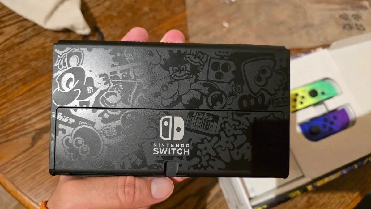 Nintendo Switch OLED - Splatoon 3 Special Edition - Image 4