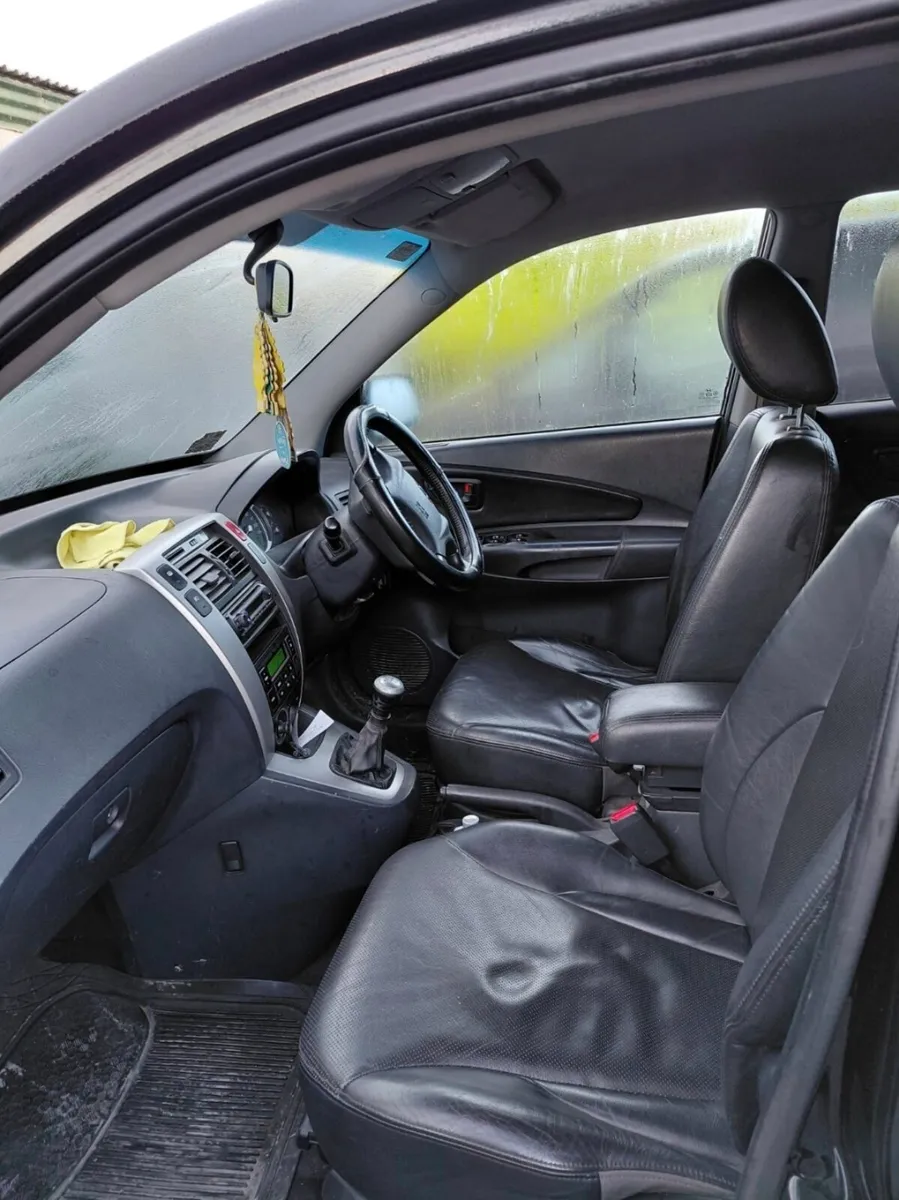 Hyundai  Tucson  jeep - Image 3