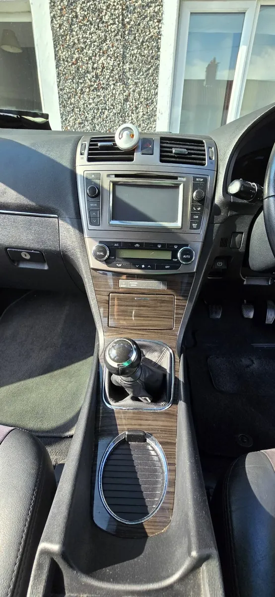 Toyota Avensis 2011 - Image 4