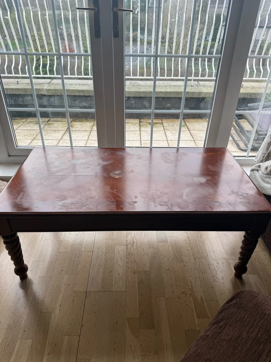 Table for free - Image 2