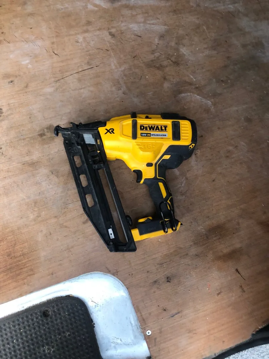 Dewalt 2nd fix nail gun - Image 2