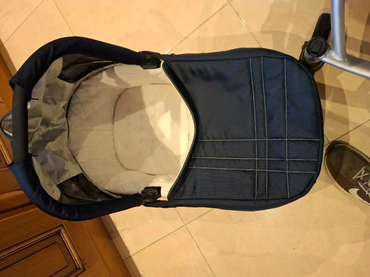 Uppababy Vista Pushchair + Carrycot - Image 3