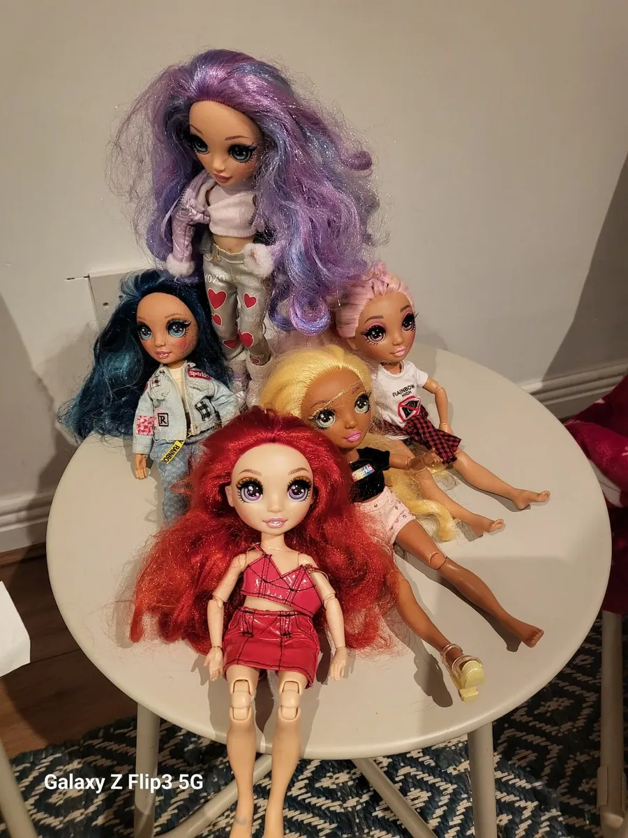 Rainbow high dolls house, with doll and wardrobe - Image 3