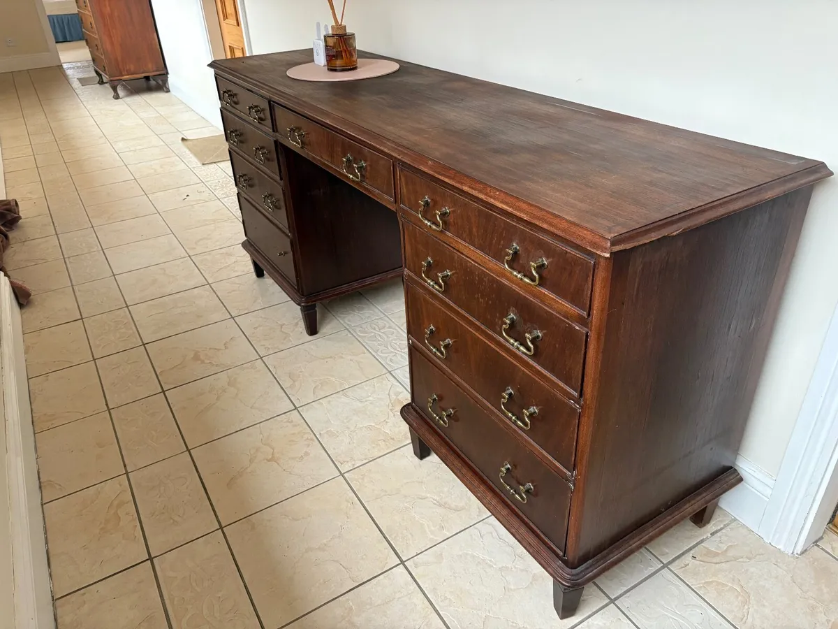 Antique Chest of Drawers/Side Board