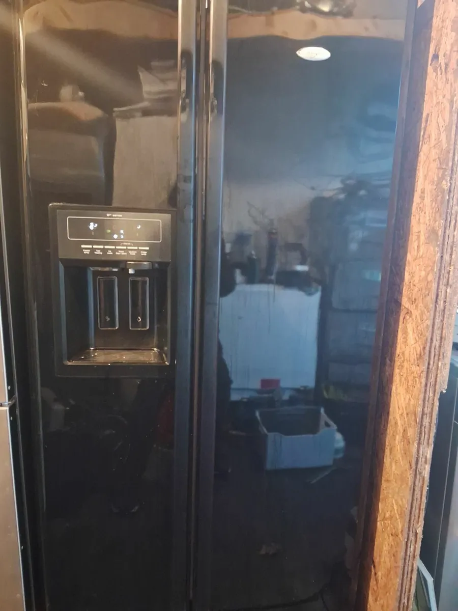 WHIRLPOOL AMERICAN FRIDGE AND FREEZER - Image 4