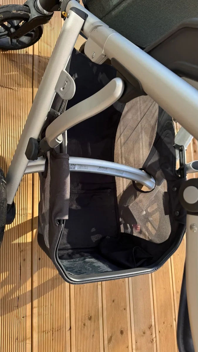 Vista V2 Pram/Carrycot - Image 4