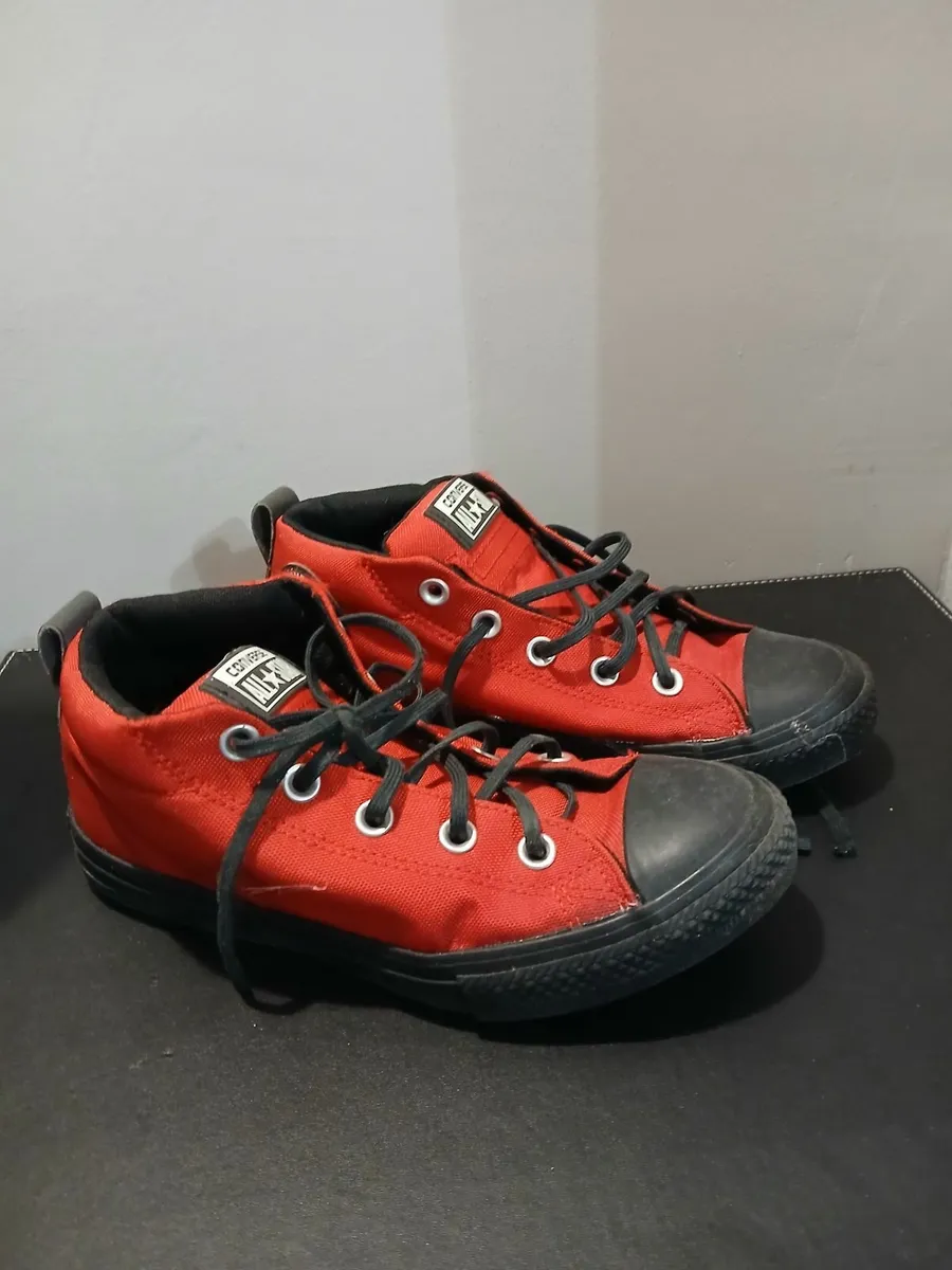 boys/ girls converse shoes