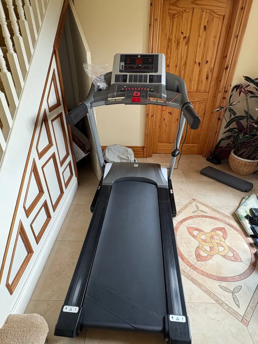 Treadmill BH F8 - Image 1