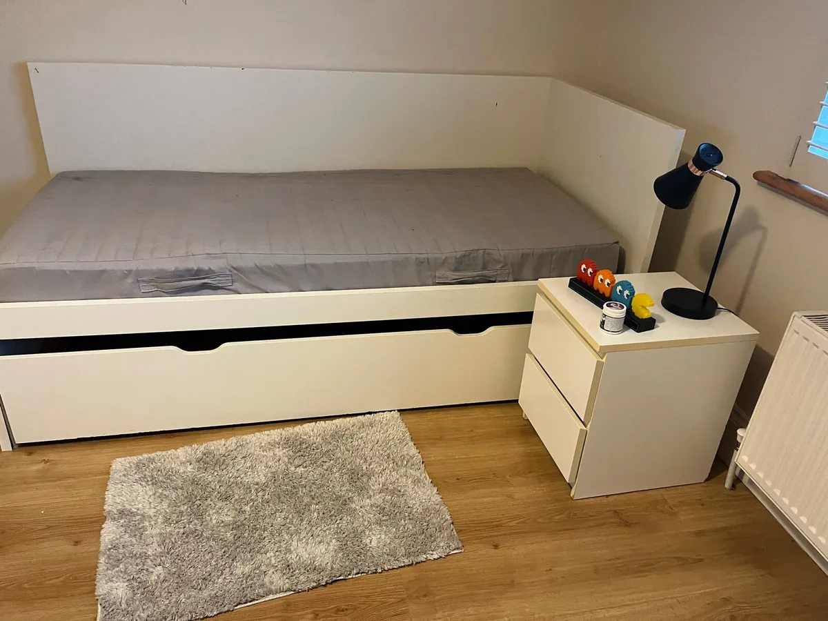 Bedroom furniture - Image 1