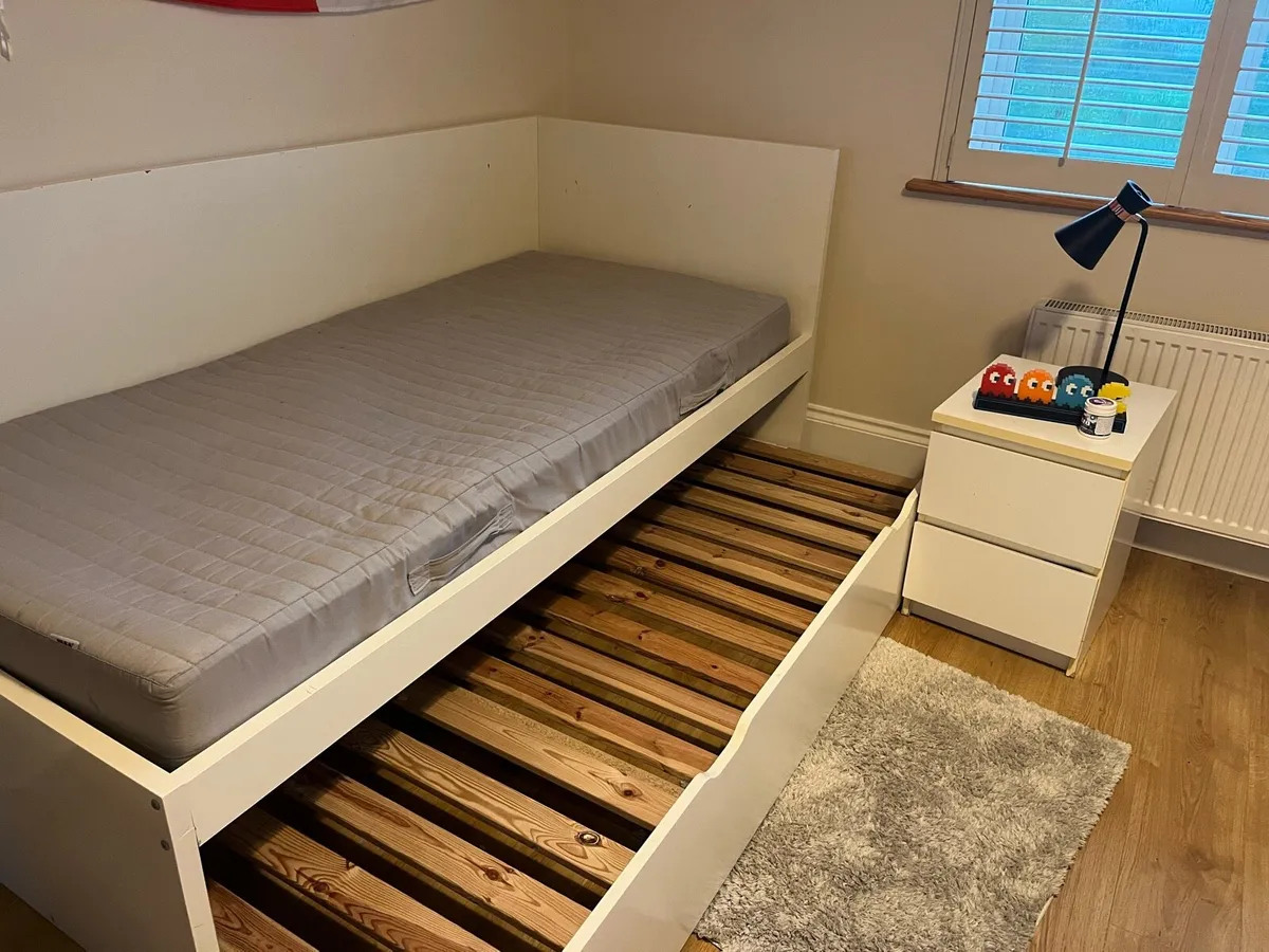 Bedroom furniture - Image 2