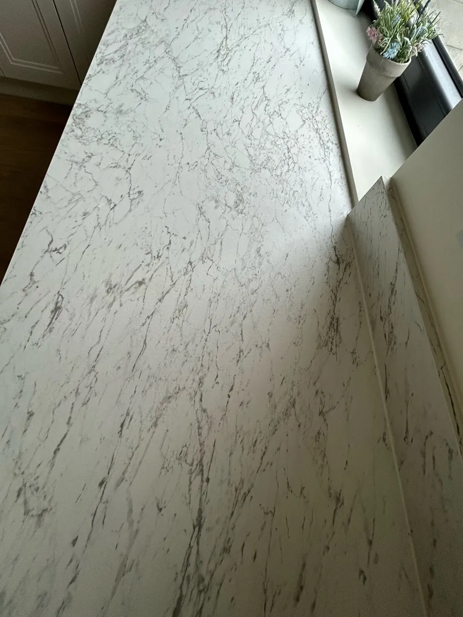 Laminate kitchen countertop with up stand - Image 1