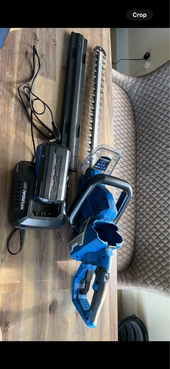 Hyundai 40v ion battery hedge trimmer - Image 1